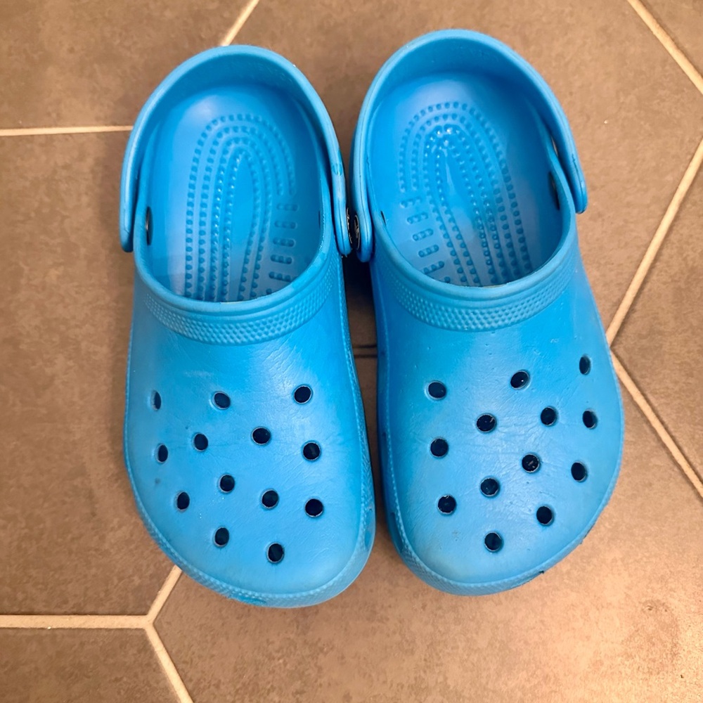 CROCS Kids 2 Bright Blue Sandals Slip-ons